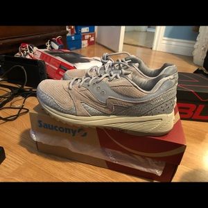 Saucony grid 8000 new in box dirty snow men’s 10.5